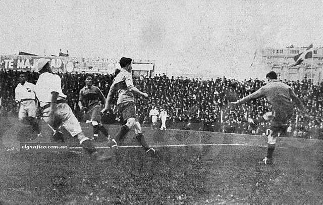 El 6 de julio de 1924 se disputó el partido inaugural de la vieja cancha de madera en Brandsen y Del Crucero, actual Del Valle Iberlucea, donde Boca derrotó por 2-1 a Nacional de Montevideo.