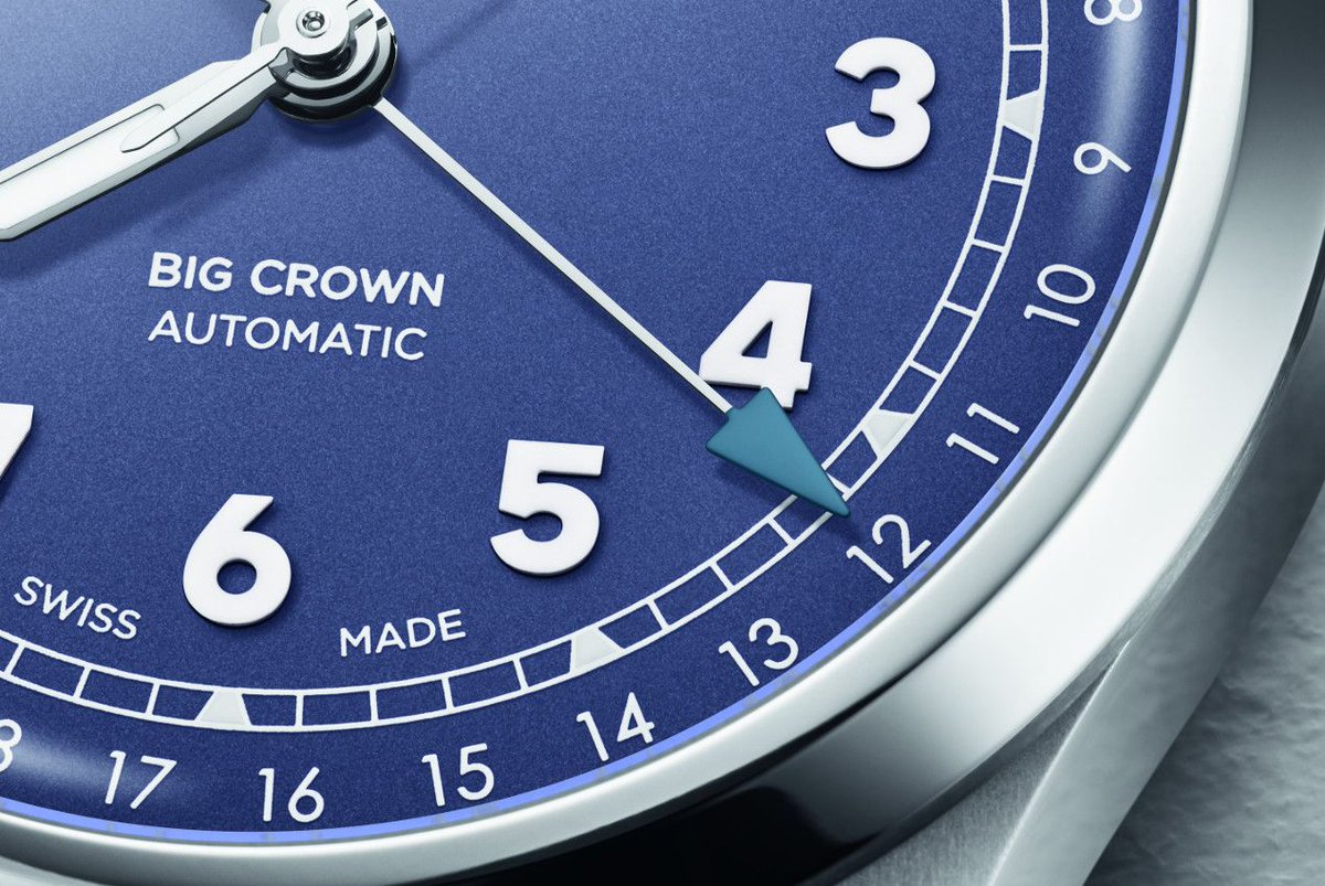 Passionhorloger's tweet image. Oris modernise la Big Crown Pointer Date : nouvelles couleurs, Calibre 403, bracelet acier repensé.
 passion-horlogere.com/nouvelle-oris-…

#Oris #BigCrownPointerDate #LuxuryWatch #Horlogerie #PassionHorlogère