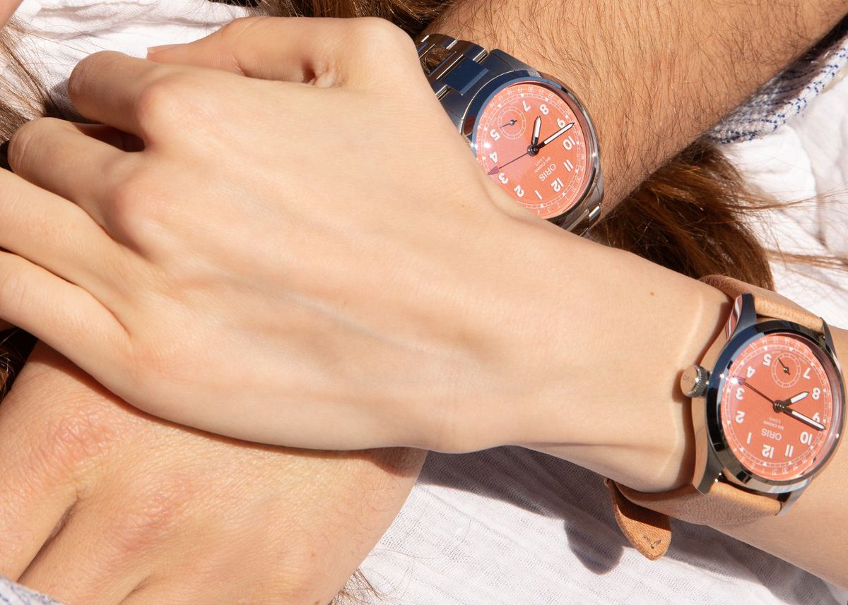 Passionhorloger's tweet image. Oris modernise la Big Crown Pointer Date : nouvelles couleurs, Calibre 403, bracelet acier repensé.
 passion-horlogere.com/nouvelle-oris-…

#Oris #BigCrownPointerDate #LuxuryWatch #Horlogerie #PassionHorlogère