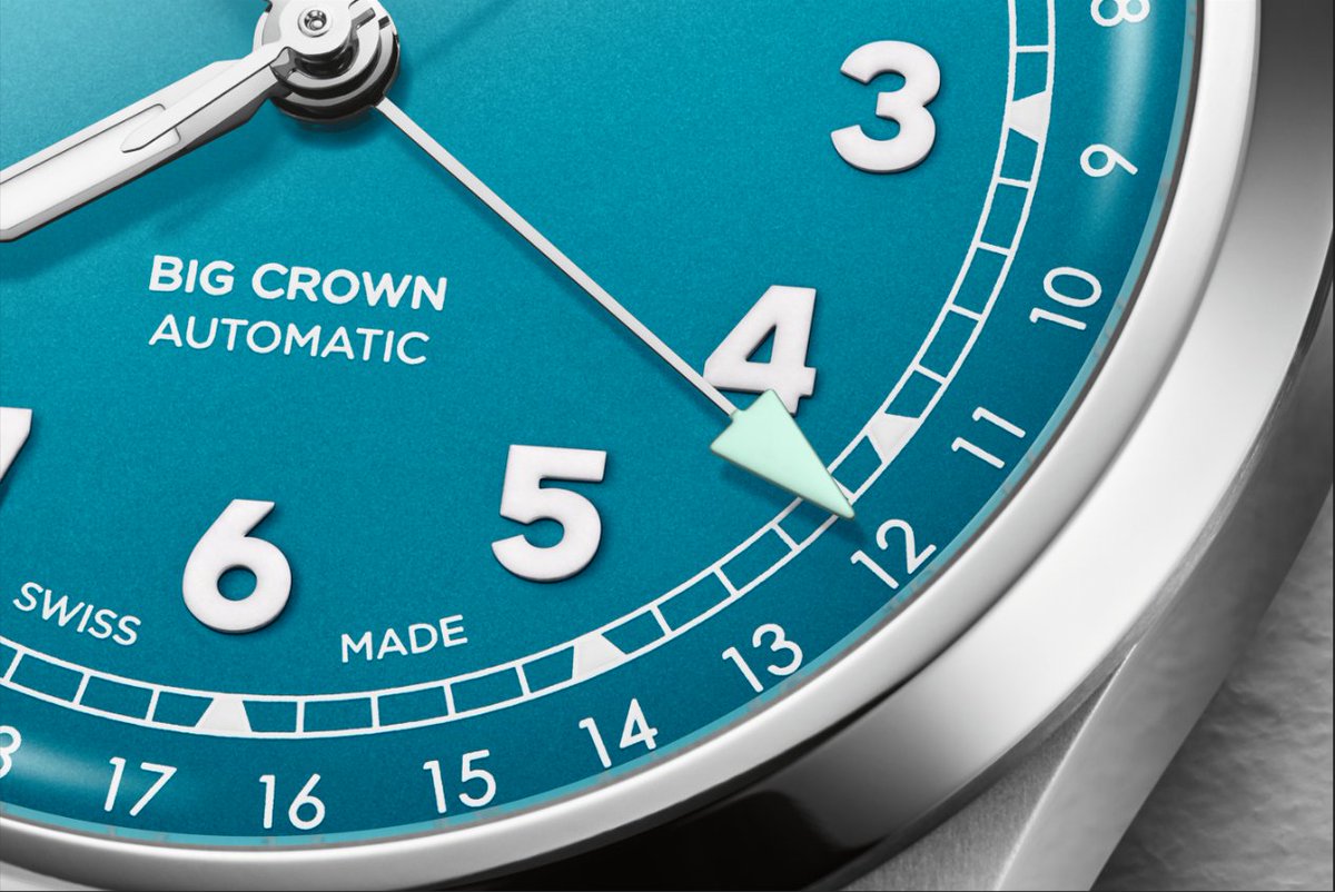 Passionhorloger's tweet image. Oris modernise la Big Crown Pointer Date : nouvelles couleurs, Calibre 403, bracelet acier repensé.
 passion-horlogere.com/nouvelle-oris-…

#Oris #BigCrownPointerDate #LuxuryWatch #Horlogerie #PassionHorlogère