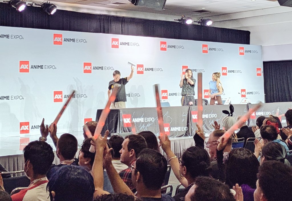 やっと解禁になりました。
ボンズでの制作デスクデビュー作「鋼の錬金術師」の荒川先生最新作をボンズフィルムの代表として制作に携われる最高の瞬間が来ました！まるで20数年前に戻った様な引き締まる気分です。最高の作品にする覚悟はもうできてます。

#黄泉のツガイ #ヨミツガ　#AnimeExpo2025