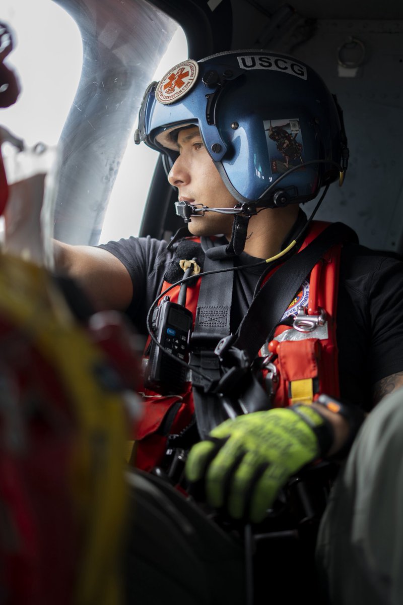 USCGHeartland's tweet photo. On July 4th, the @USCG responded requests for assistance following the intense flooding in Kerr County,Tx. Even on America’s birthday, we’re ready for the call. We will continue to rise in times of crisis.
#AmericasFirstResponder
#AmericasLifeline
#ValuetoNation https://t.co/zNFqdT82Uo
