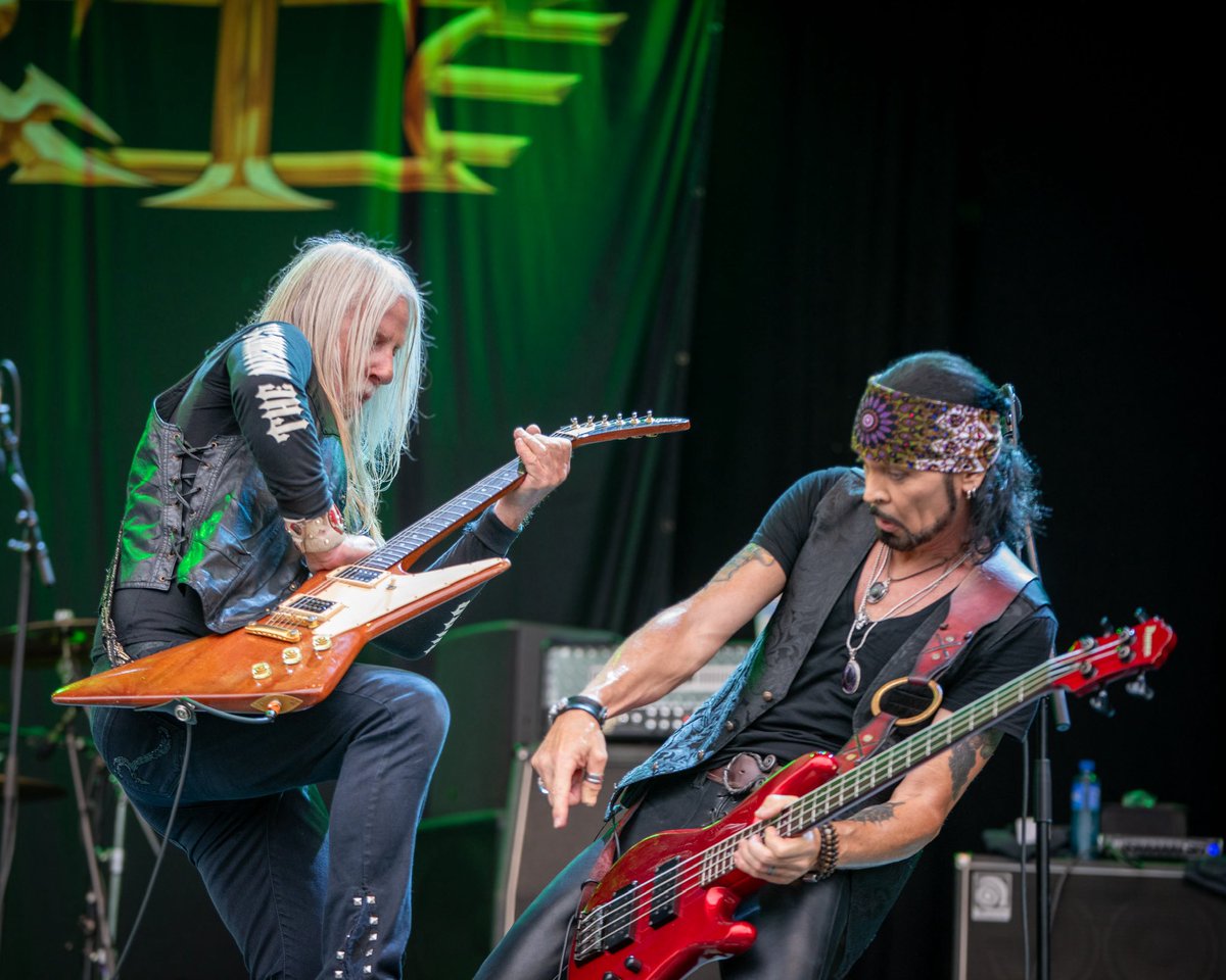 RockPicz's tweet photo. @YandTRocks 
#yandtrocks #timetorock #rockpicz #rockphoto  #rockphotography #concertphotography #musicphotography #livemusic #livemusicphotography #htbarp #audioloveofficial #hardrock #rock #nikon https://t.co/JmODJAJT27