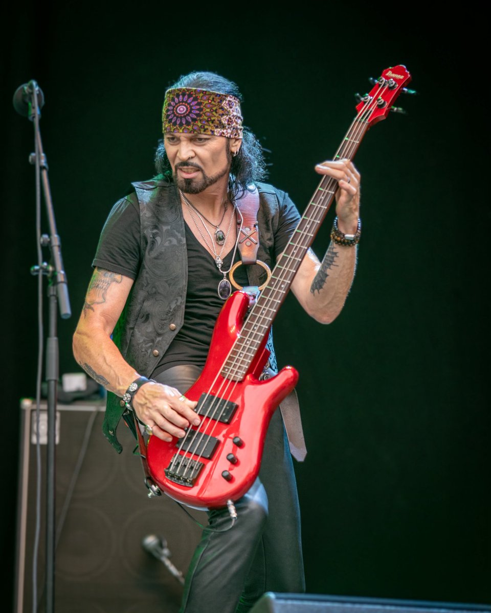 RockPicz's tweet photo. @YandTRocks 
#yandtrocks #timetorock #rockpicz #rockphoto  #rockphotography #concertphotography #musicphotography #livemusic #livemusicphotography #htbarp #audioloveofficial #hardrock #rock #nikon https://t.co/JmODJAJT27