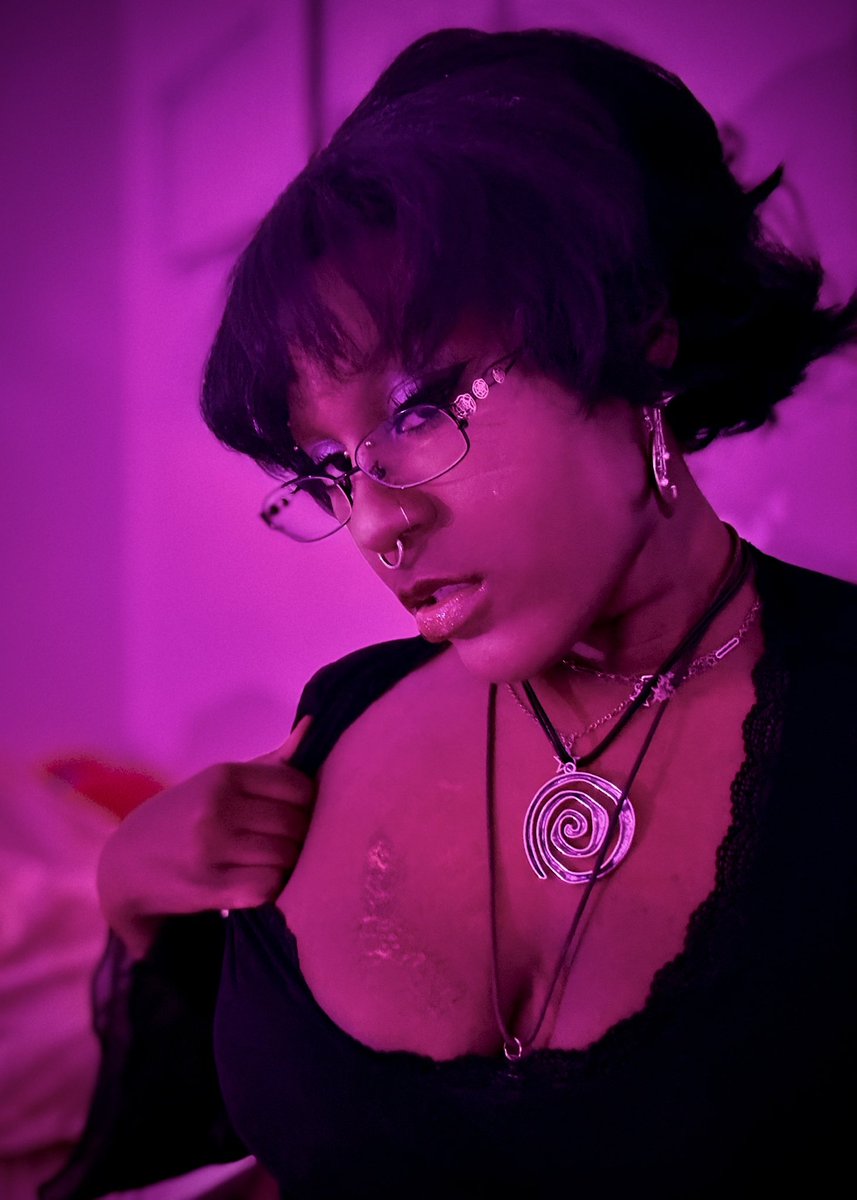 GreedyGyarus's tweet photo. Piggies are so weak and easy for afrolatina goddess’ https://t.co/4k3JmVTwNw