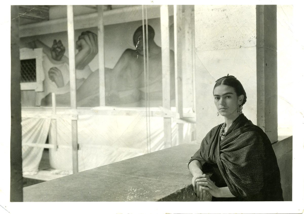 "Papasito lindo: 
Aquí va tu Friducha para que
la tengas en frente de tu escritorio
y nunca la olvides"

Frida

(Carta de 8/XII/1932)