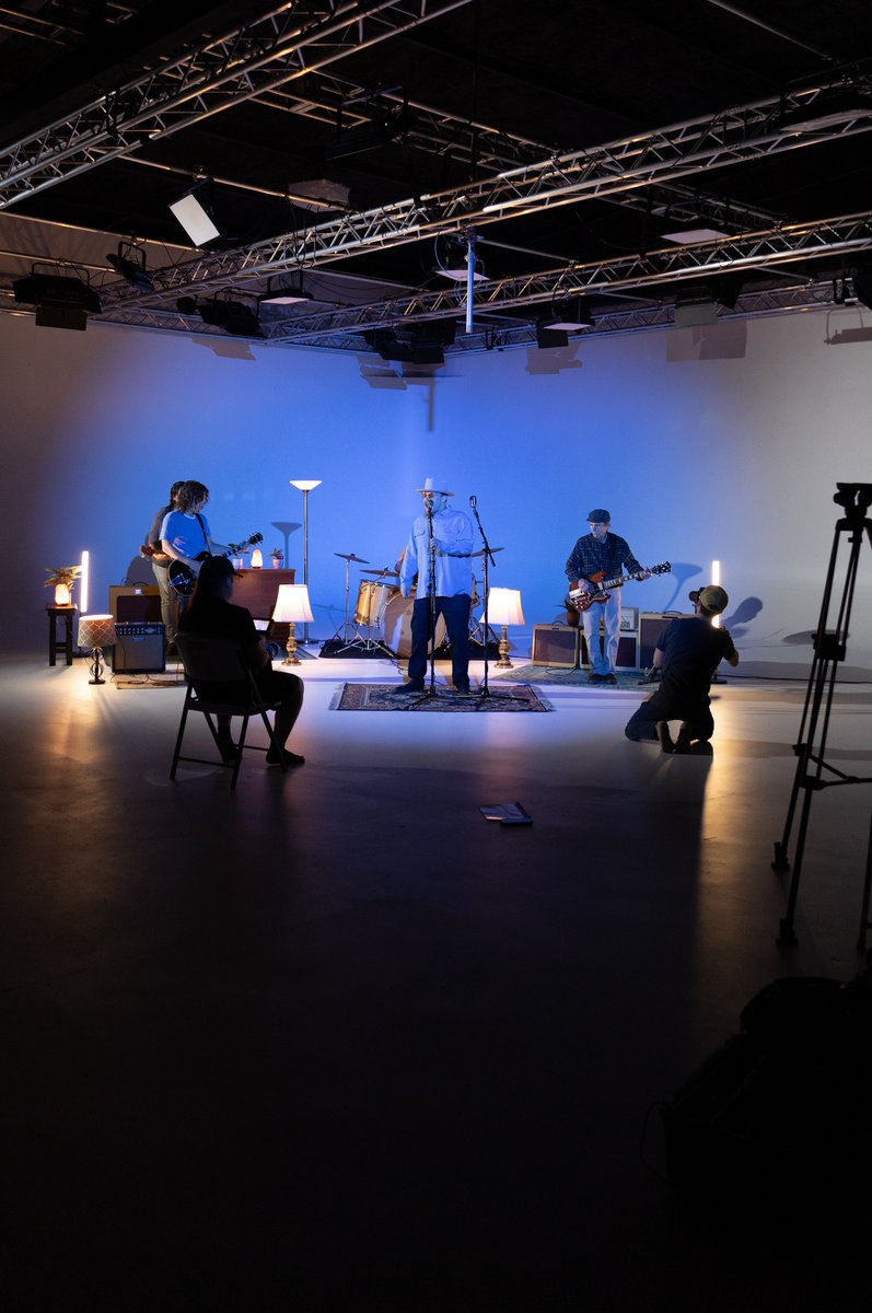 patryankey's tweet image. #BehindTheScenes
@keyandalmusic
๐๐ฅ๐ฅ ๐๐จ๐ฎ๐ซ ๐๐ซ๐๐๐
The New Single
๐๐ฎ๐ญ ๐๐ฎ๐ฅ๐ฒ ๐๐
The Premiere:
youtube.com/watch?v=oQmFZwโฆ