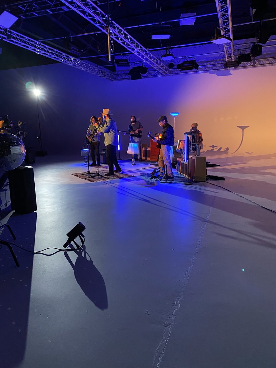 patryankey's tweet image. #BehindTheScenes
@keyandalmusic
๐๐ฅ๐ฅ ๐๐จ๐ฎ๐ซ ๐๐ซ๐๐๐
The New Single
๐๐ฎ๐ญ ๐๐ฎ๐ฅ๐ฒ ๐๐
The Premiere:
youtube.com/watch?v=oQmFZwโฆ