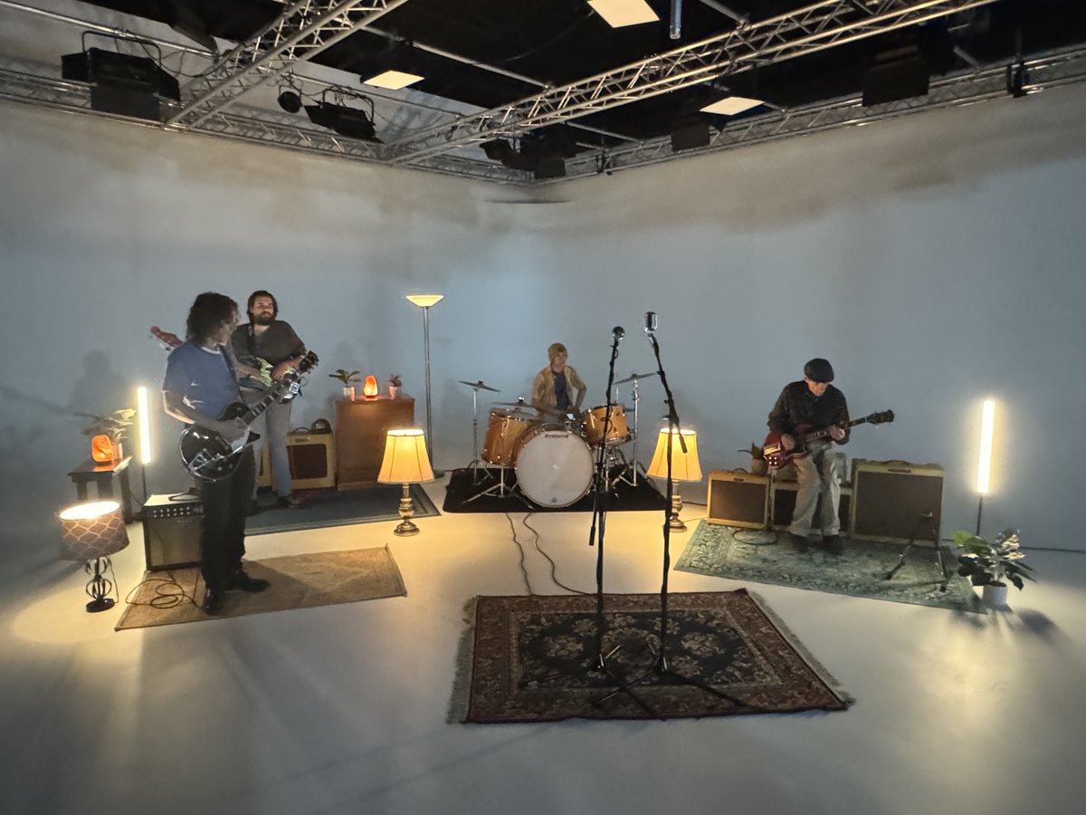 patryankey's tweet image. #BehindTheScenes
@keyandalmusic
๐๐ฅ๐ฅ ๐๐จ๐ฎ๐ซ ๐๐ซ๐๐๐
The New Single
๐๐ฎ๐ญ ๐๐ฎ๐ฅ๐ฒ ๐๐
The Premiere:
youtube.com/watch?v=oQmFZwโฆ