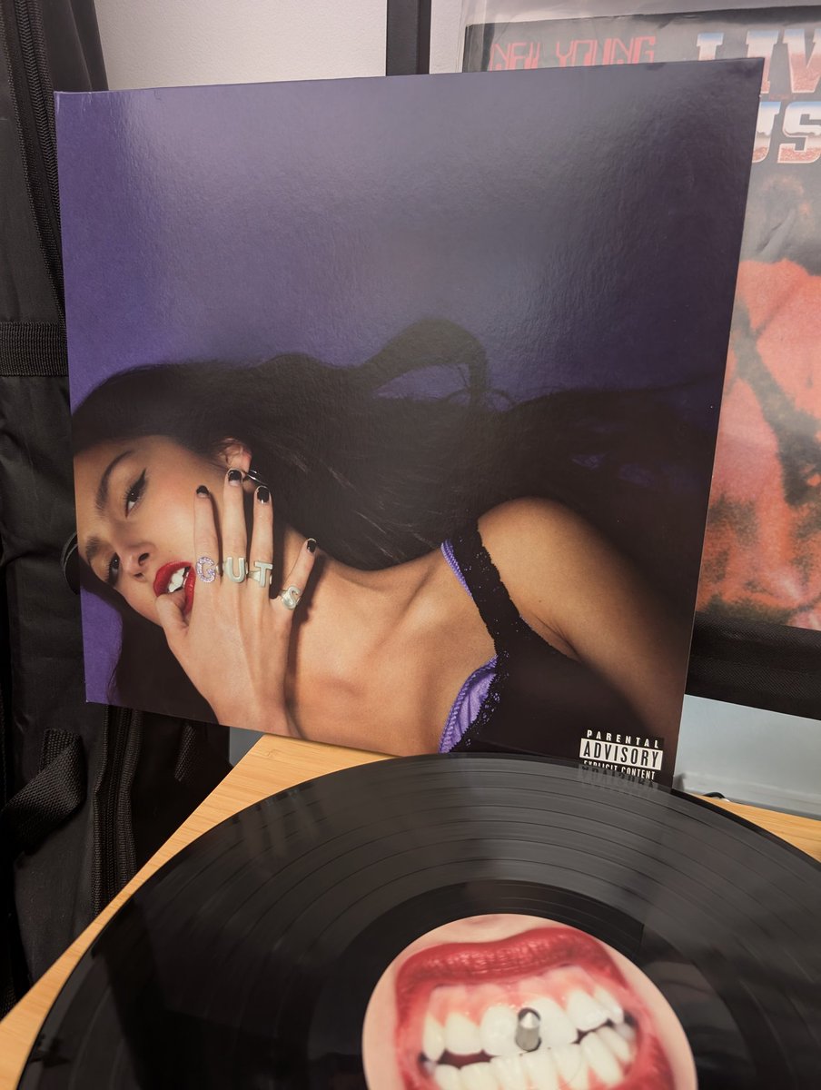 dazphillips74's tweet image. 1000 album challenge 🎧
#621
Guts by @oliviarodrigo
Loved her @bbcglasto set. Real 90s vibe (Avril, hole, wheatus etc). Superb songwriting with plenty of 🤬.
Fav tracks: Ballad of a homeschooled girl & obsessed
#1000albums
#oliviarodrigo
#vinyl