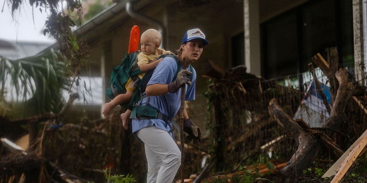 Horror and heroism in Texas as search for flood survivors continues dlvr.it/TLmNQQ