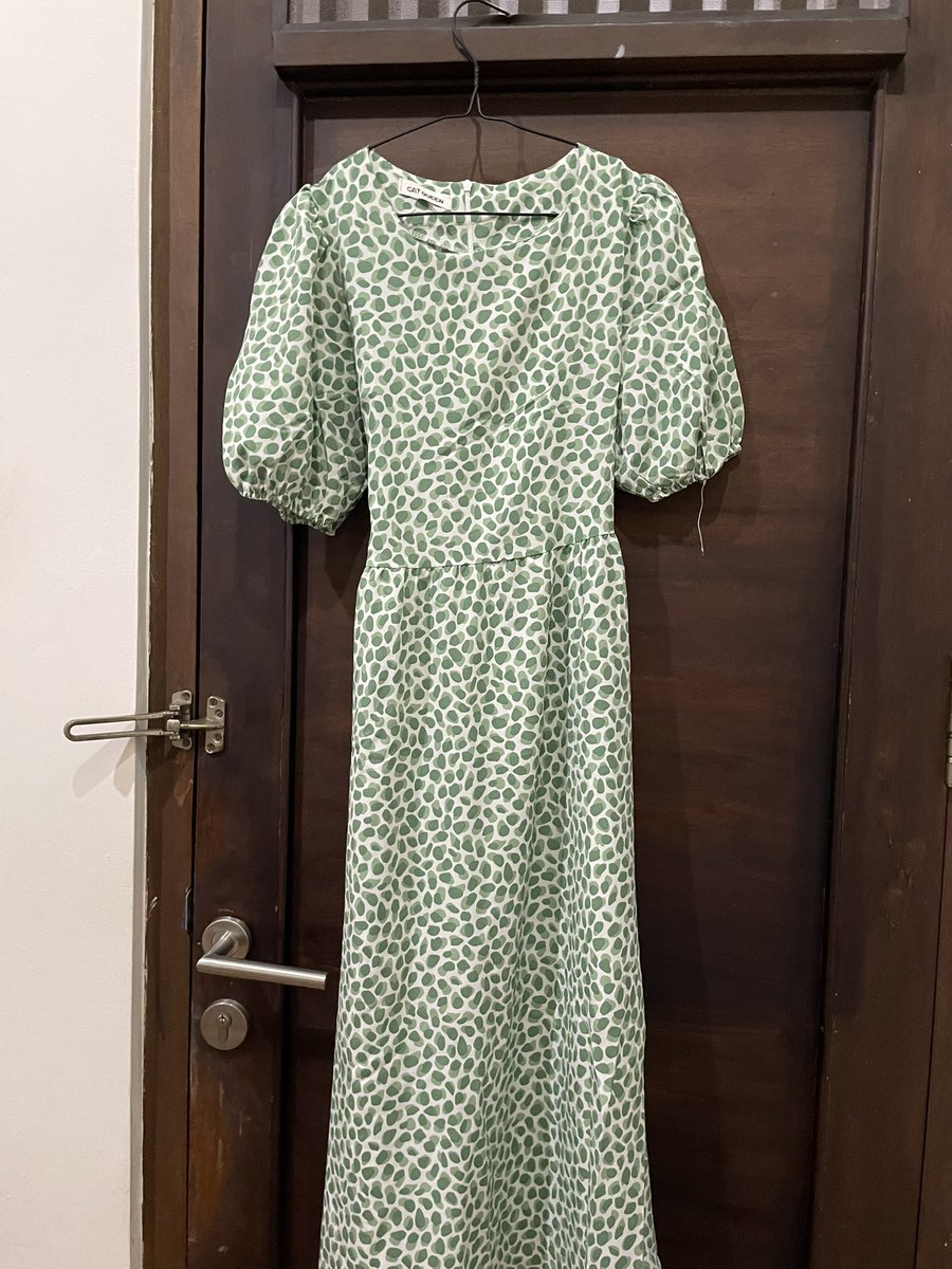 abilberani's tweet photo. @0_0ishi cardi stradivarius, dress cantik sama daleman putih dr uniqlooo under 100k https://t.co/TBXacnSfKg