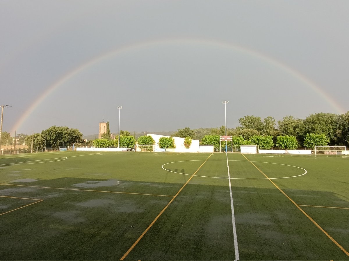 Jordi Mèlich (@jordimelich) on Twitter photo 🏆 L'himne de <a href="/uesantandreu/">Unió Esportiva Sant Andreu</a>, amb @ginesta, el millor de la dècada 2016-2025!
🎸 Els andreuencs s'han imposat al <a href="/AEMONELLS/">AE MONELLS</a> i al Falset Esportiu en la finalíssima del concurs del <a href="/totgira/">Tot gira</a> #futbolcat.
Des del Mpal de futbol de Monells, a barraca ▶️
3cat.cat/3cat/lhimne-de… 🏆 L'himne de <a href="/uesantandreu/">Unió Esportiva Sant Andreu</a>, amb @ginesta, el millor de la dècada 2016-2025!
🎸 Els andreuencs s'han imposat al <a href="/AEMONELLS/">AE MONELLS</a> i al Falset Esportiu en la finalíssima del concurs del <a href="/totgira/">Tot gira</a> #futbolcat.
Des del Mpal de futbol de Monells, a barraca ▶️
3cat.cat/3cat/lhimne-de…