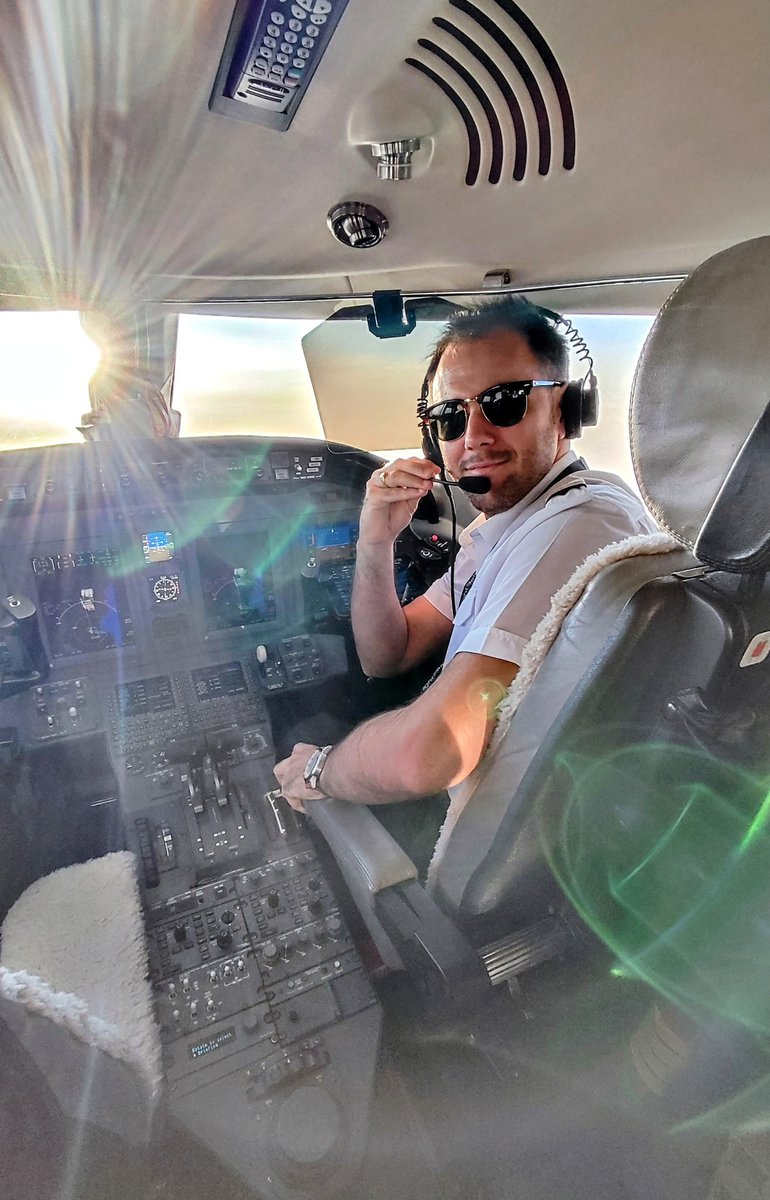 VASAviation's tweet photo. ☀️ S U N R I S E ☀️
😴 I really hate early mornings...
...except if I'm flying and get to see the sun rise right in front of my eyes!!! 😍
https://t.co/gXPcymOGEV
#aviation #pilot #plane #pilotview #piloteyes #avgeek #vasaviation #sunrise #bizjet #jetpilot https://t.co/6jssyo20gM