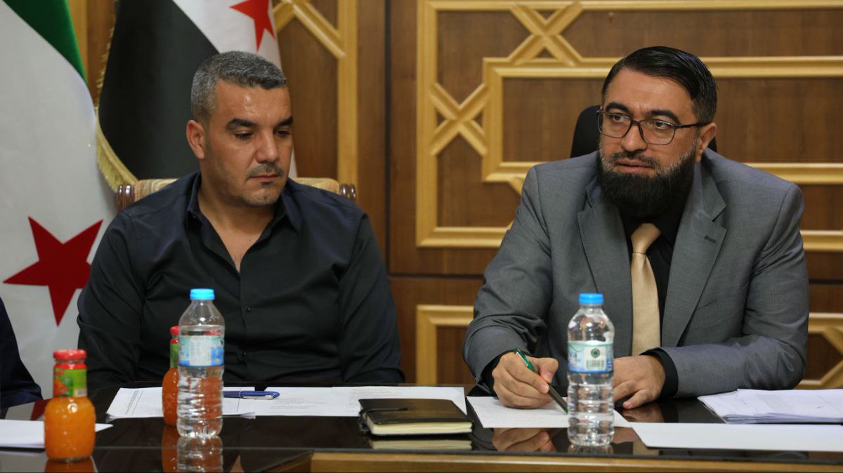 SyrMOfj's tweet image. في إطار الجهود المستمرة لتعزيز فعالية العمل العدلي وتحسين الخدمات المقدمة للمواطنين، وبتوجيه من السيد وزير العدل الدكتور "مظهر الويس" عُقد اليوم في مبنى الإدارة المركزية بدمشق اجتماع لمديرية الخدمات المشتركة في وزارة العدل، مثلت المديرية بالسيد "بشار خليل المرندي".
ناقش الاجتماع…