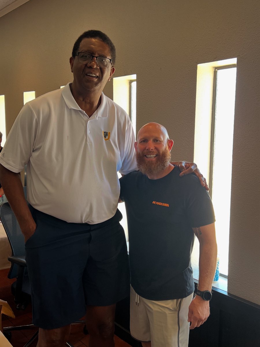 onepunchcards's tweet image. When MMA meets NBA! 🥊🏀 @joshemmettufc swaps punches for pointers with 5x NBA champ @billcartwrightofficial at the Elk Grove Card Show. Legends trading stories and high-fives! #ElkGroveCardShow