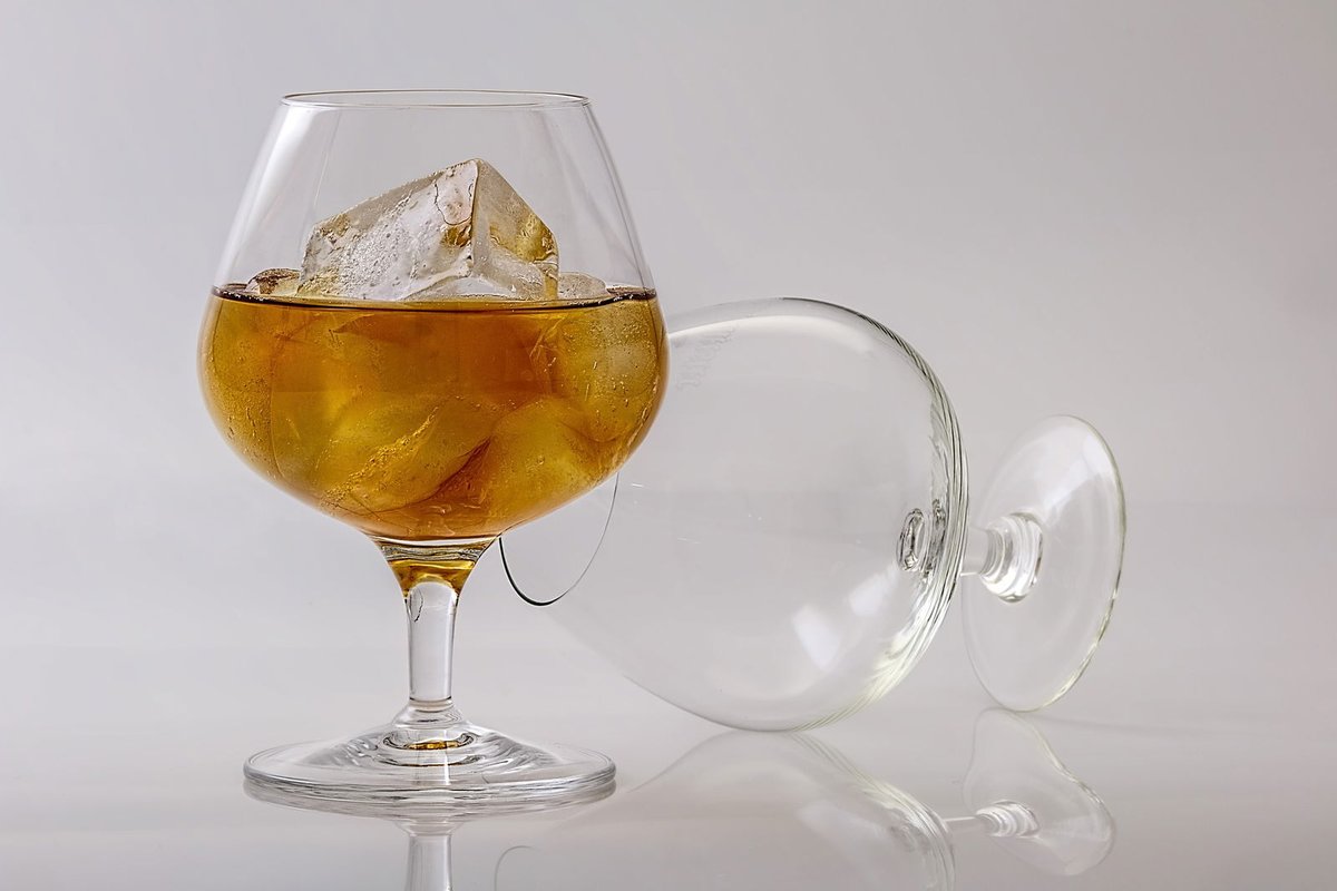 China voert antidumpingheffingen in op Europese cognac businessam.be/china-voert-an… #China #cognac #antidumping #EU #handel