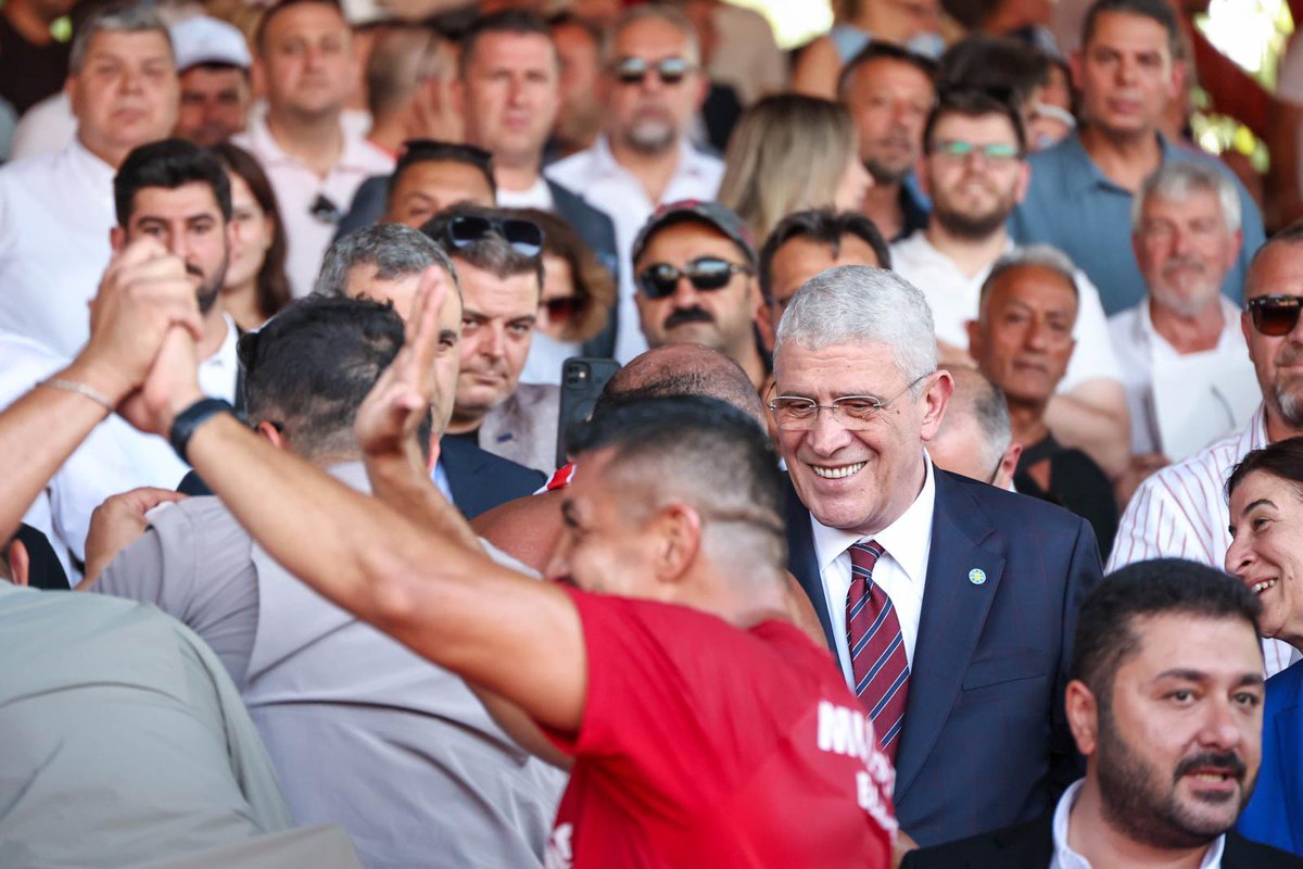 Edirne’de, 664. Tarihi Kırkpınar Yağlı Güreşleri finalinde er meydanının heyecanını hep birlikte yaşadık.

Başpehlivanlık unvanını kazanan yiğit pehlivanımız Sayın Orhan Okulu’yu yürekten tebrik ediyorum.

Misafirperverlikleri için Edirne Belediye Başkanı Sayın Filiz Gencan