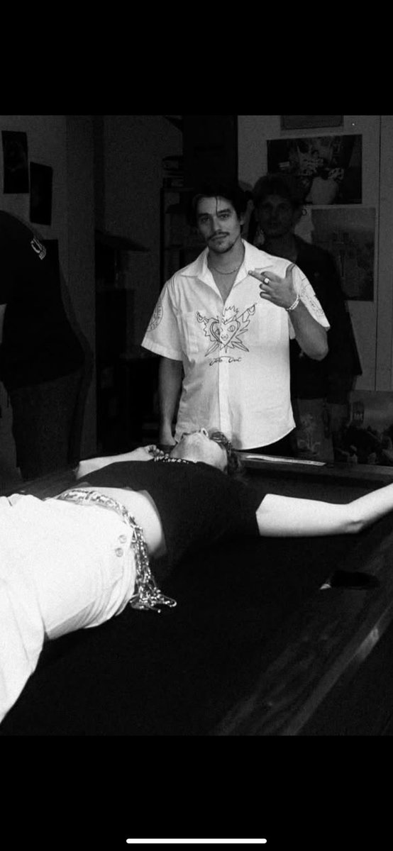 2 original drafts of what I was gona say about this picture deleted. That is personal growth.