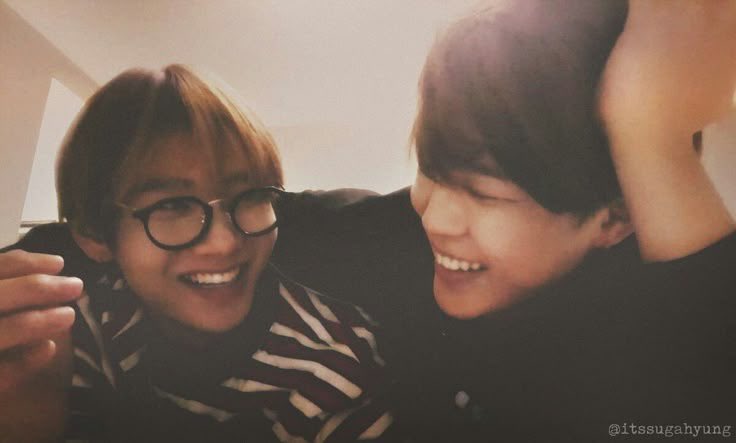 rodeotrvs's tweet photo. topico: amizade dos vmin — a thread https://t.co/mvkZUpBCNt