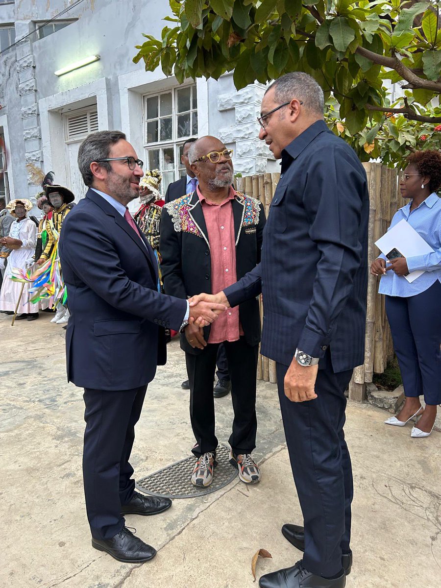 UNOPS_Chief's tweet image. Iniciei missão @UNOPS São Tomé e Príncipe com abertura, com PR Carlos Vilanova, de conferência (50 anos Independência) onde abordei a enorme injustiça das alterações climáticas em Pequenos Estados Insulares: emitem &lt;1% GHG, sofrem 2/3 de todos impactos
e recebem &lt;4% ajuda pública