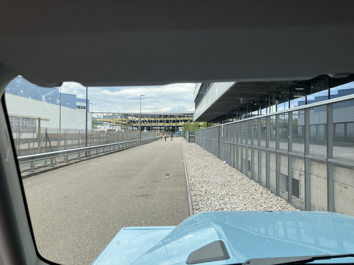 GrenadierOwner's tweet photo. Beachte die Sichtverhältnise mit der Sonnenblende… deshalb durch ein Sonnenvisier wie in der Aviatik ersetzt. https://t.co/xCnXygr4Ox