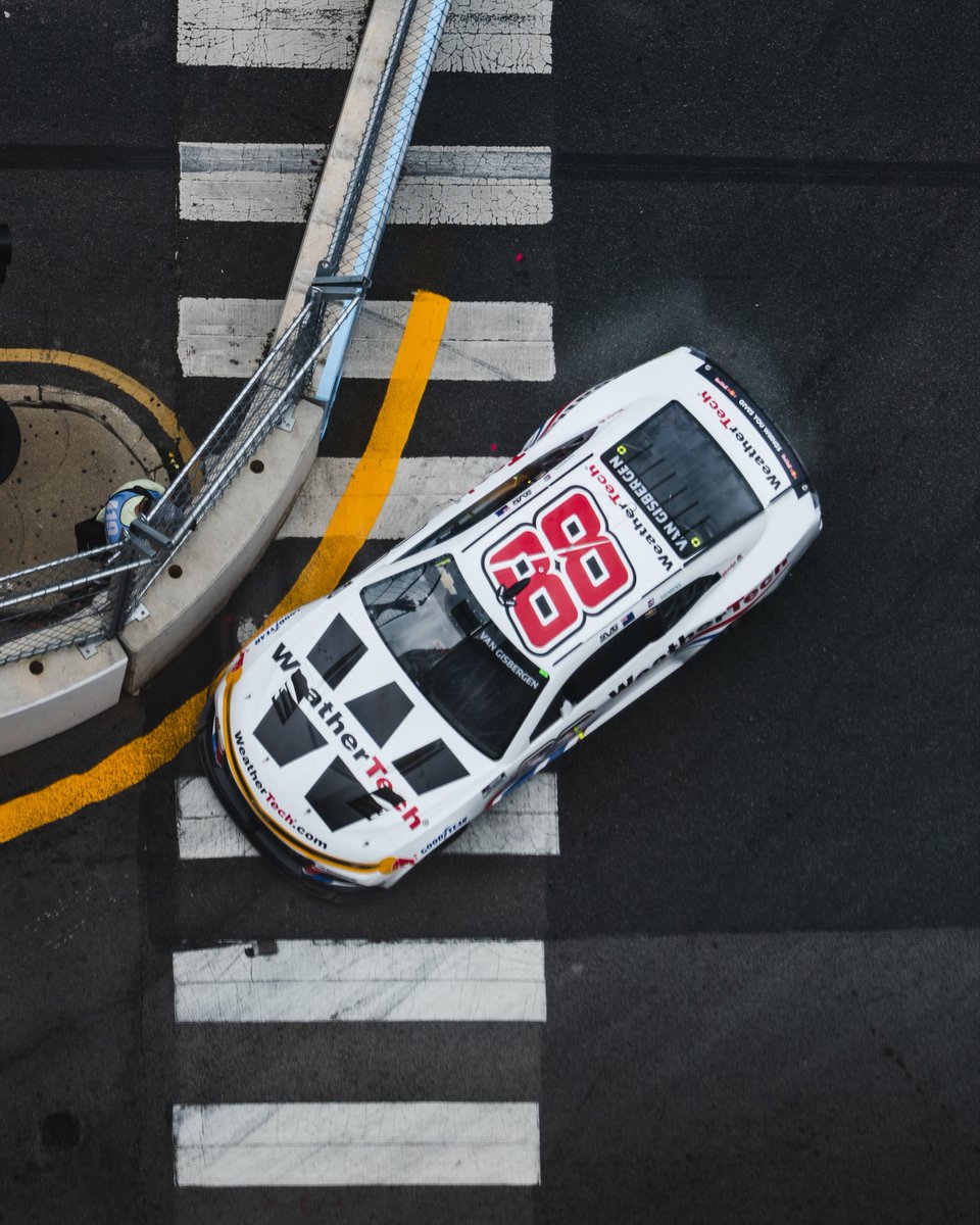 With the laps winding down in the second stage, <a href="/shanevg97/">Shane van Gisbergen</a> is setting the pace!