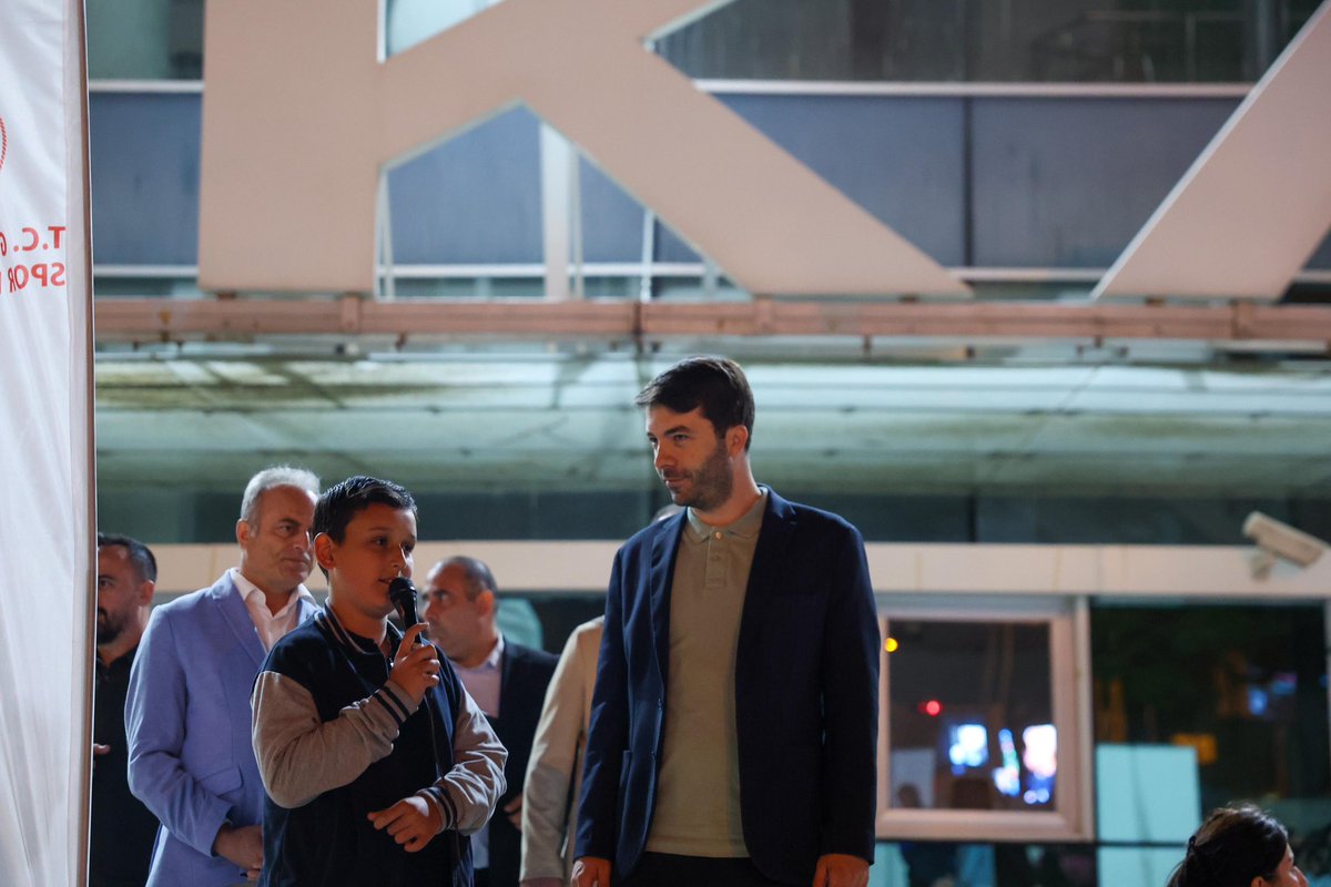 Gençlik Kamplarımızda misafir ettiğimiz 300.000’i aşkın gencimizi her Pazar coşkuyla, dualarla, keyifle kamplarına uğurluyoruz.

Ankara Arena önünden kamplarda misafir edeceğimiz kardeşlerimizi yolculadık. Sağ salim gitsin ve dönsünler, çok eğlensinler, çok öğrensinler inşallah😌