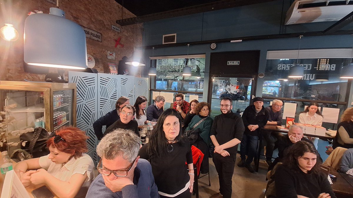 y de la comisión directiva, en colaboración de la cooperativa cultural: Ideas Nativas

📚📖 “Vale cuatro” es una novela que apuesta, como en una mano de truco, a la habilidad, la inexperiencia y el crecimiento de un adolescente en la que se encuentra con su destino con 

(Sigue)