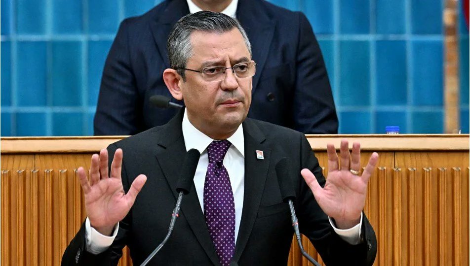 🔴 #SONDAKİKA 
Darbe çağrısı yapan Özgür Özel'e soruşturma açıldı..

Ankara Cumhuriyet Başsavcılığı, Özgür Özel'in halkı tahrik eden sözleri dolayısıyla soruşturma başlattı...
