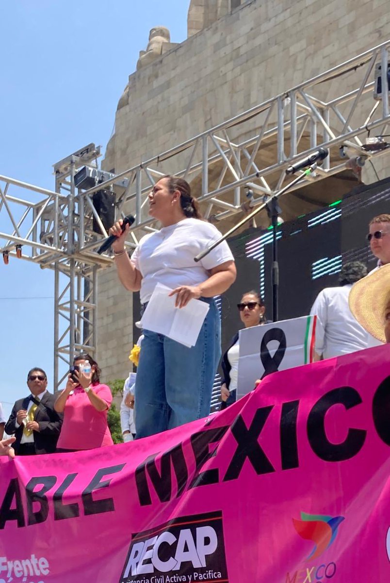 jufed_org's tweet image. La Magistrada Iliana Contreras Perales, Directora Nacional de Organización, y el Director Nacional Jurídico de #JUFED, Magistrado Juan Alfonso Patiño Chávez, participaron en la Marcha por la Nulidad de la Farsa Judicial.