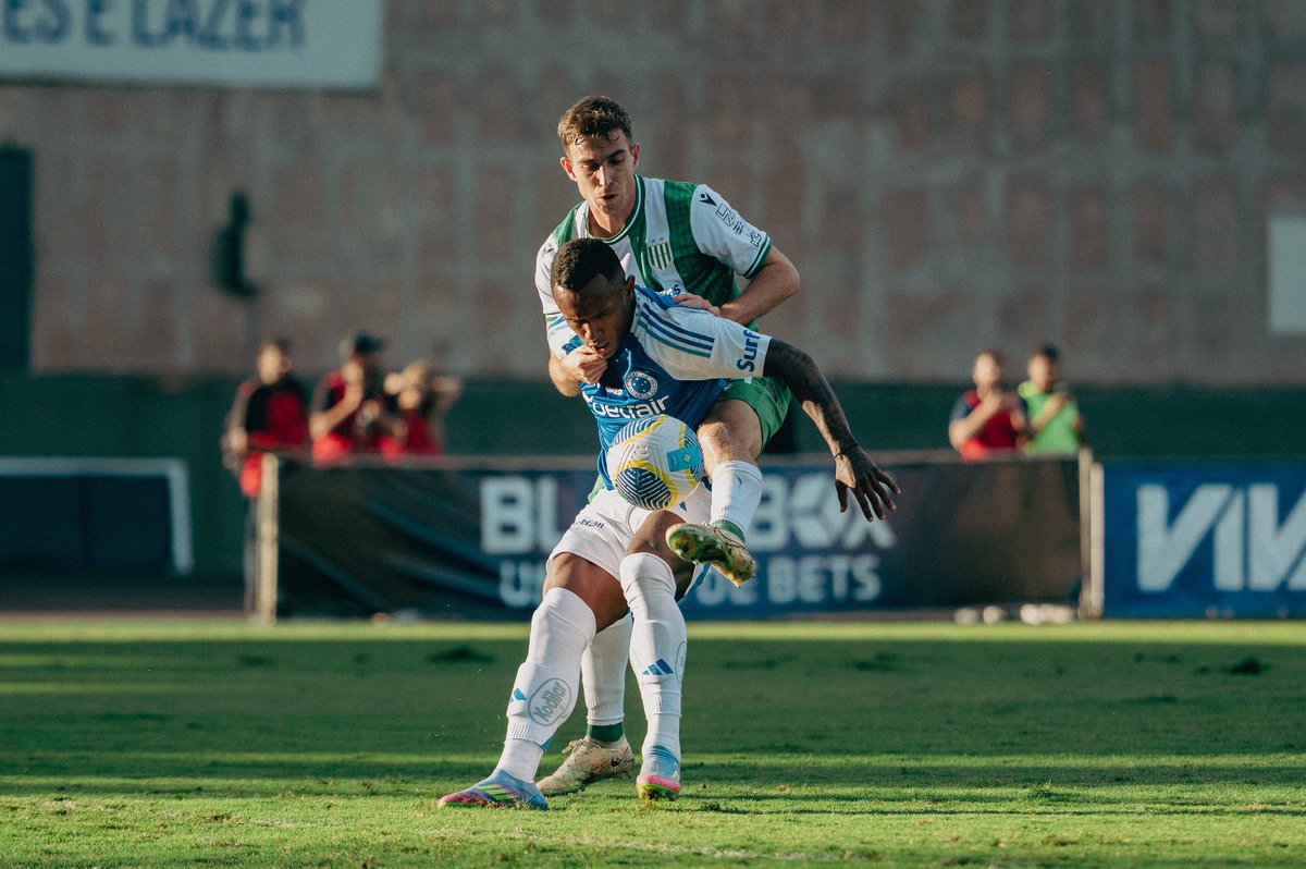 𝐂𝐨𝐦𝐞𝐧𝐳𝐨́ 𝐞𝐥 𝐬𝐞𝐠𝐮𝐧𝐝𝐨 𝐭𝐢𝐞𝐦𝐩𝐨.

🔄 Ingresan Agustín Alaniz por Santiago López García y Gonzalo Ríos por Tomás Adoryan.

#Banfield 0-1 Cruzeiro