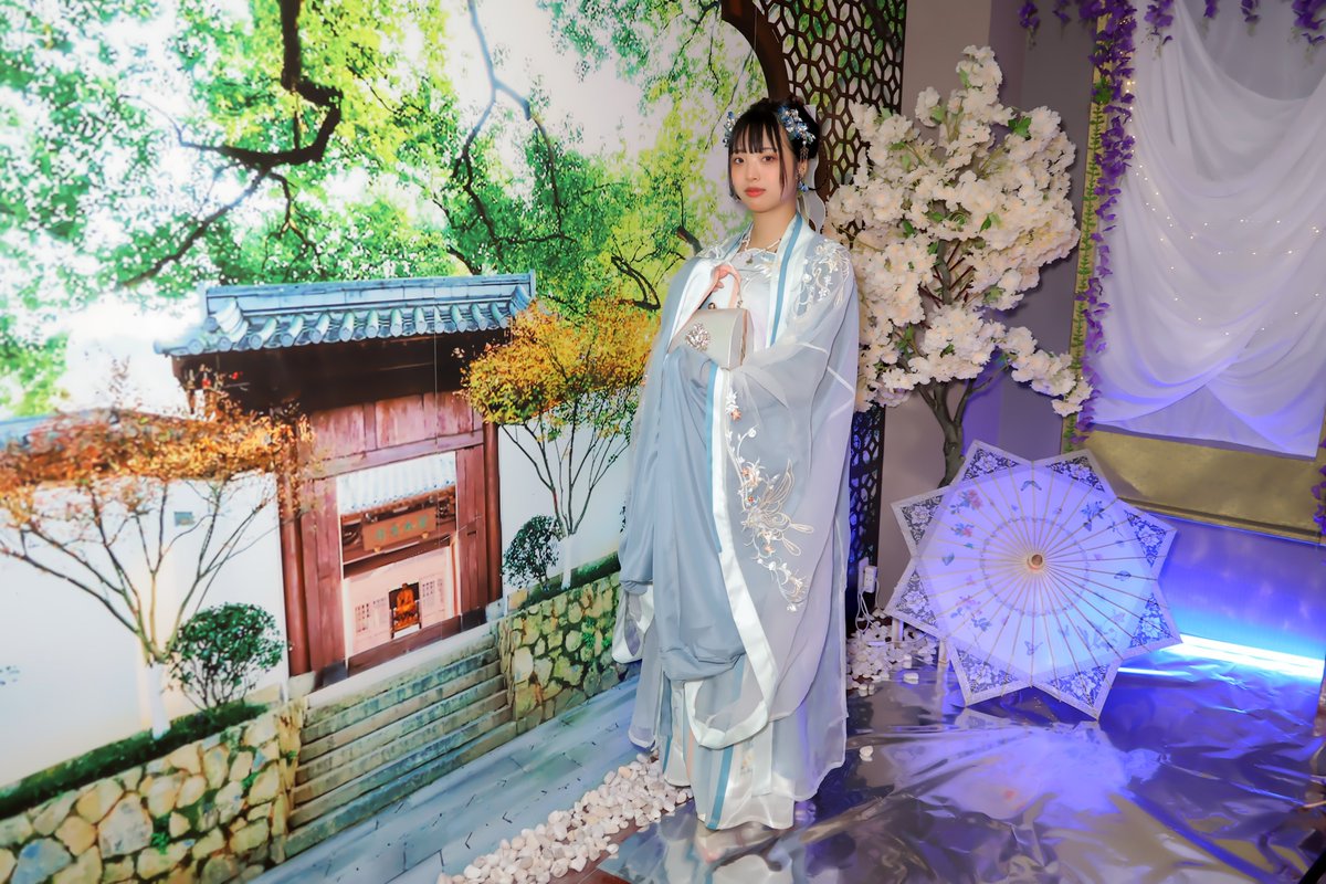 【2025/8/2 13:00掲載分】
7月5日(土)漢服企画！(漢服lily店舗内スタジオ)  14/38
【REFINE撮影会】(<a href="/refine_photo/">REFINE撮影会/モデル募集中</a>)
model: #藤咲えま さん (<a href="/u3_2ki_/">藤咲 えま　11月29.30日福岡遠征🍜</a>)
#非時香果フォト

Canon EOS R10
SIGMA Contemporary 16-300mm F3.5-6.7 DC OS

下記、ストロボ環境は一部使用
JINBEI ワイヤレストリガー TR-Q8