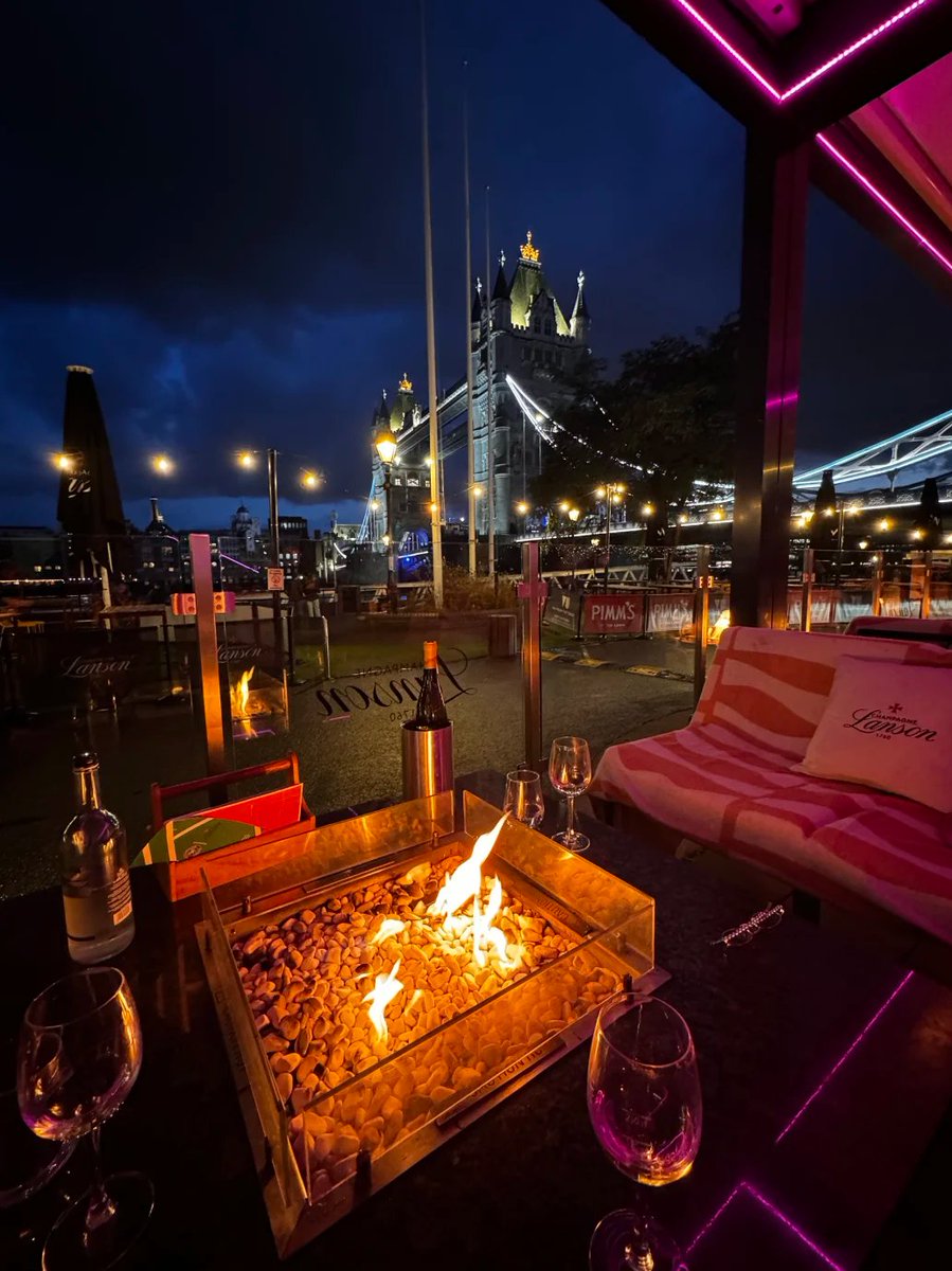 BronteGreer33's tweet photo. The night view of London is too beautiful to photograph🌃 https://t.co/JsKwQER2v4