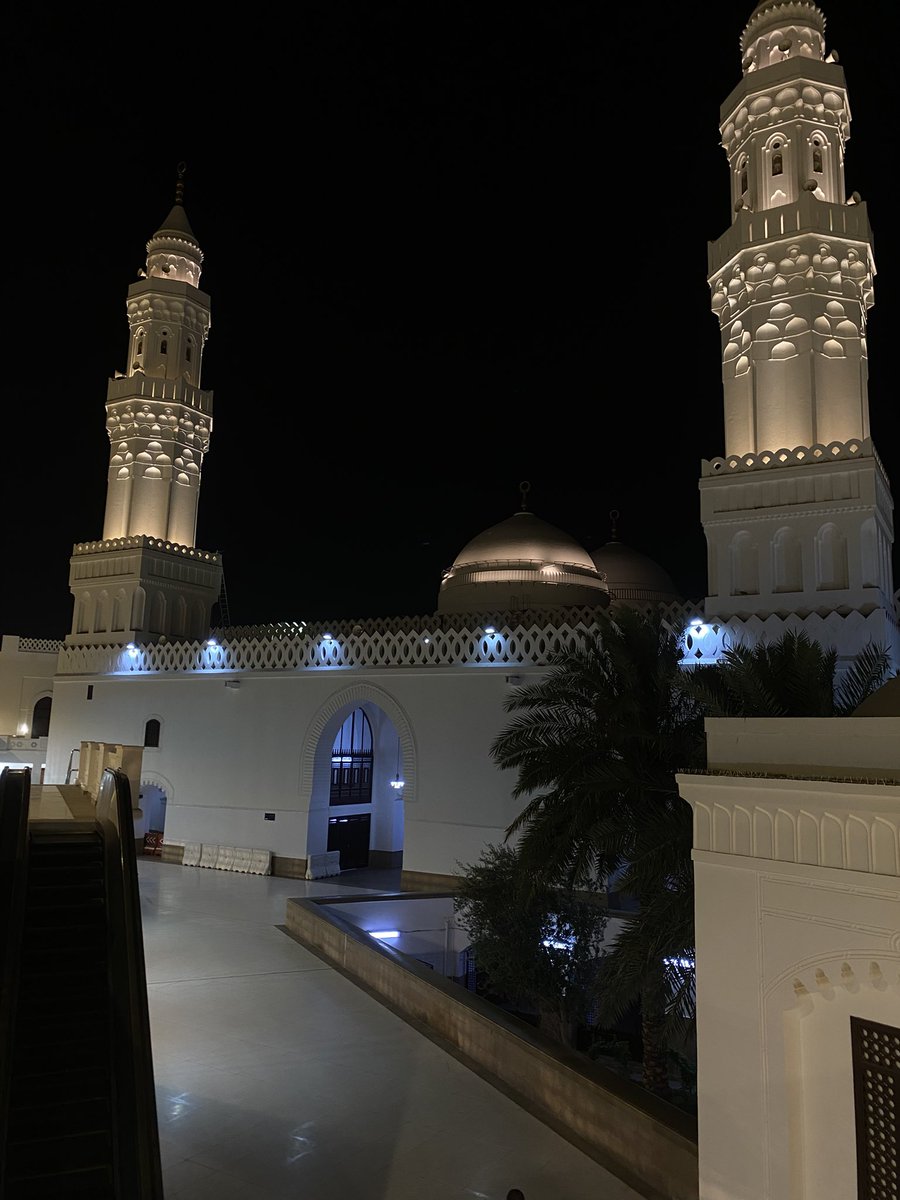 لحظات الفجر هـذي  قادرة أنهـا تحتضن قلبي ..
وتصب فيه #السكينة رغماً عن كل شيء🩶 .

#حبيت_اقول