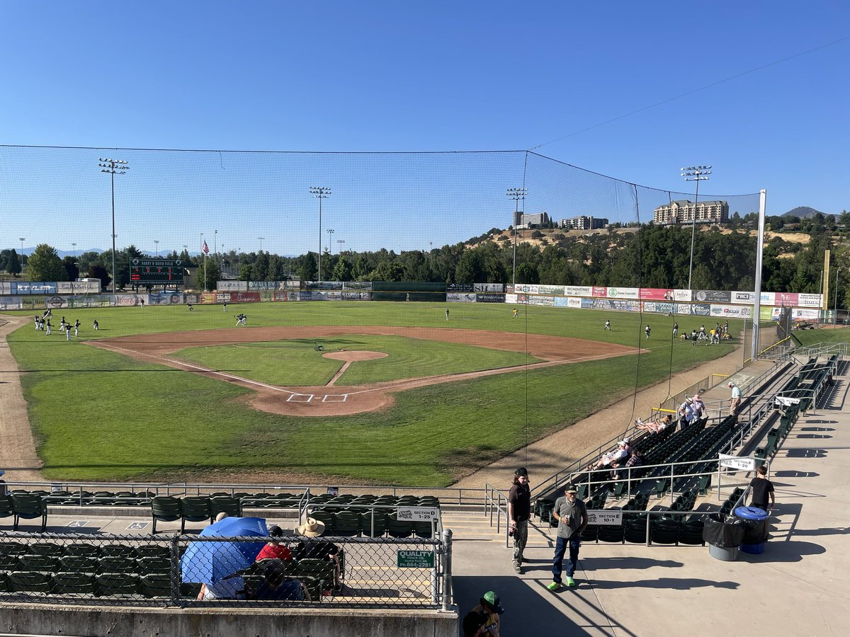 BryanWe94586914's tweet image. It is the final game of the series in Medford. @MedfordRogues looks for the sweep against the @FresnoAthletics. Catch the action on my YouTube channel: Bryan Welch!! @STAAtalent
m.youtube.com/@bryanwelch460…