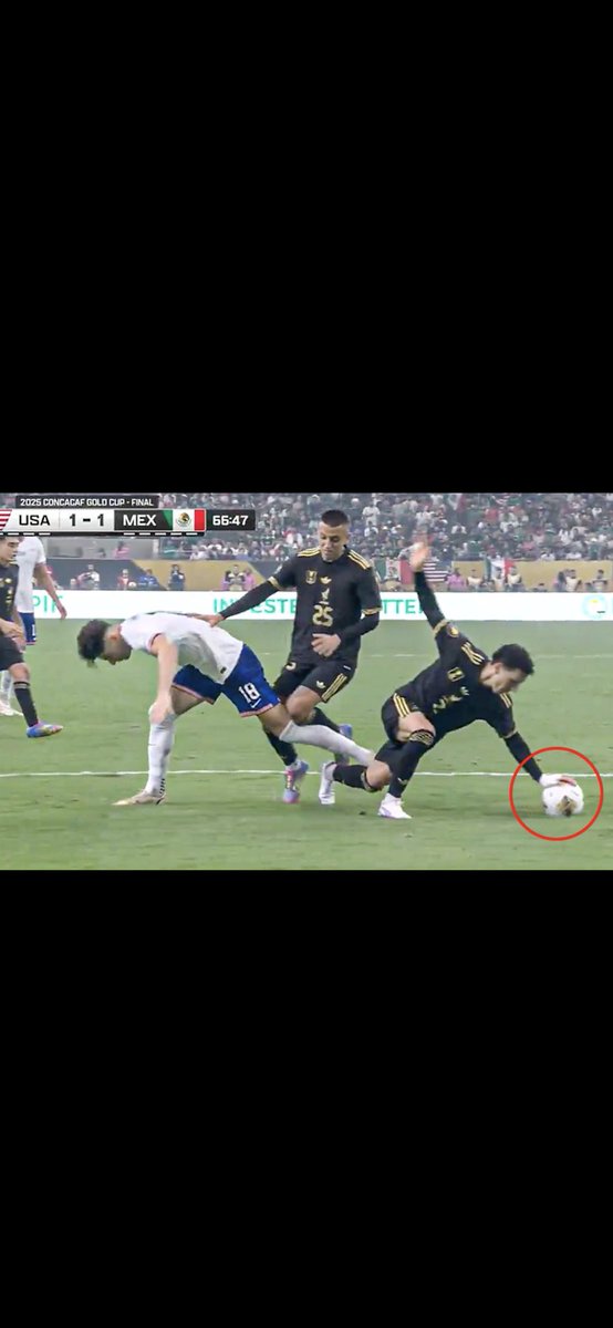 MichaelD8's tweet image. Is this a handball? #USAMEX #USMNT #ConcacafGoldCup #concacaf