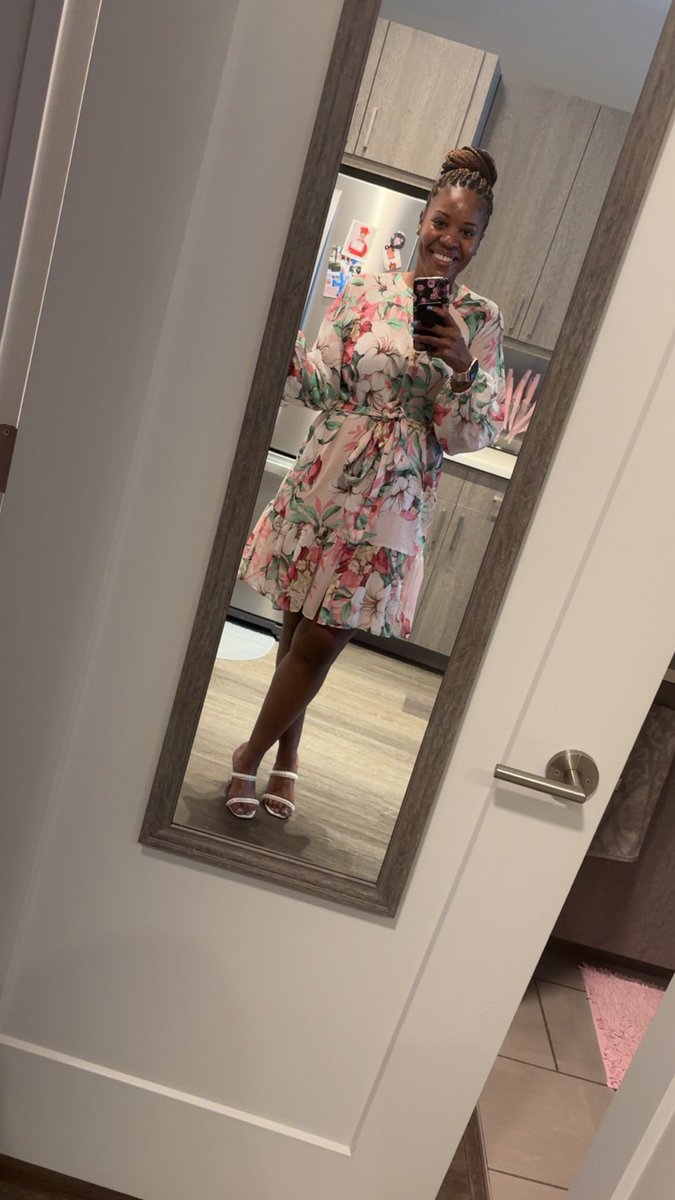 PrettyPearlRock's tweet photo. Sunday’s agenda: praise, petals, and posing 💒🌷📸. https://t.co/giJJhOpupo
