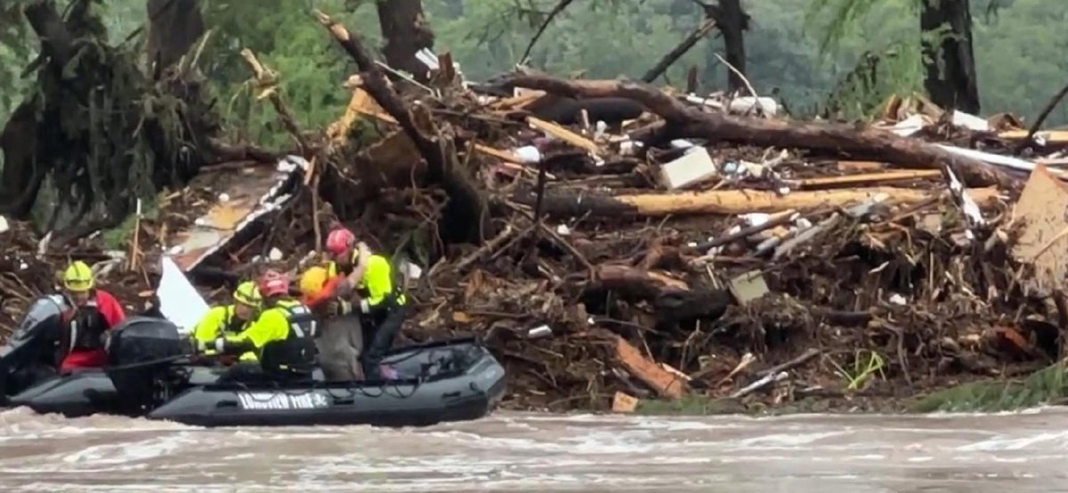 SenBryanHughes's tweet image. East Texans are showing up in a big way for Central Texas. Members of the Longview Fire Department, serving with Texas Task Force One, are pictured here assisting with search and rescue during this devastating flooding.
Thank you to the first responders across our state who…