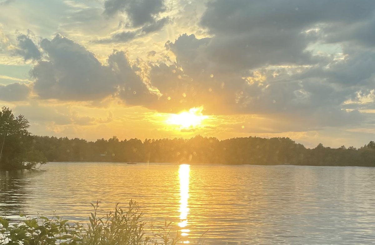 BrianJReisinger's tweet image. No better way to end a long family weekend in the Wisconsin Northwoods than with a sunset over the lake