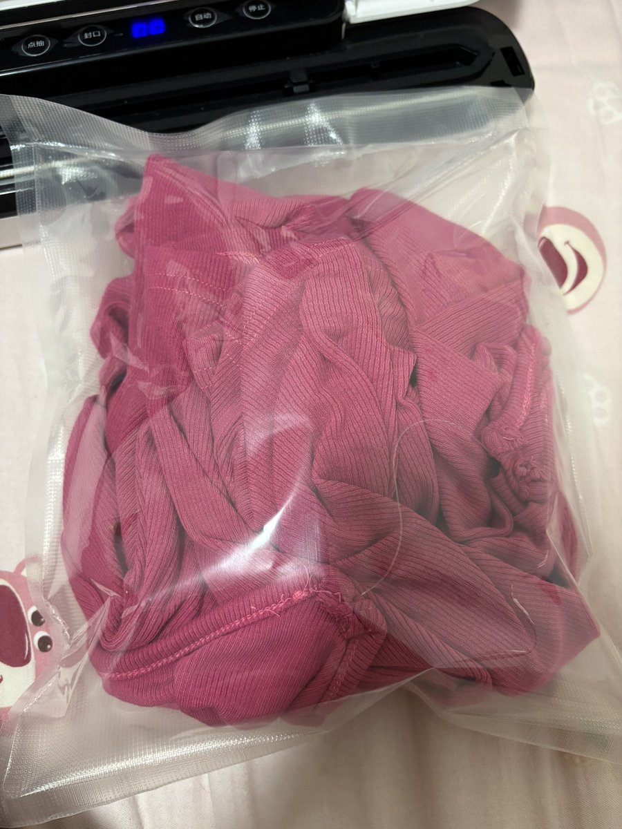 原味连衣裙
已经出了🙄

喜欢原味🧦或者定制视频📷仔细阅读👇🏻
私信口令或者扫码过门槛🚪，购物可抵扣
唯一小号<a href="/tianchengmm777/">女王甜橙🍊</a> 反差日常
#原味 #定制 #调教 #妈妈 #丝袜 #汗脚 #臭袜子