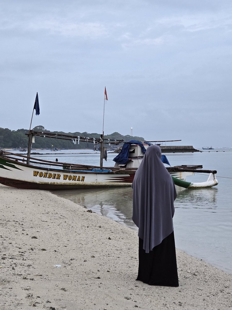 Bismillah...
Pagi..

*Pagi adalah awal dari segalanya.Jika engkau memulainya dgn doa &amp; syukur,maka Allaah akan cukupkan harimu dgn keberkahan.
(Ali bin Abi Thalib)

*Karena takdir itu tak seindah rencana.Itulah kenapa disetiap doa selalu ada kata "mudahkanlah".

*Foto iseng😁