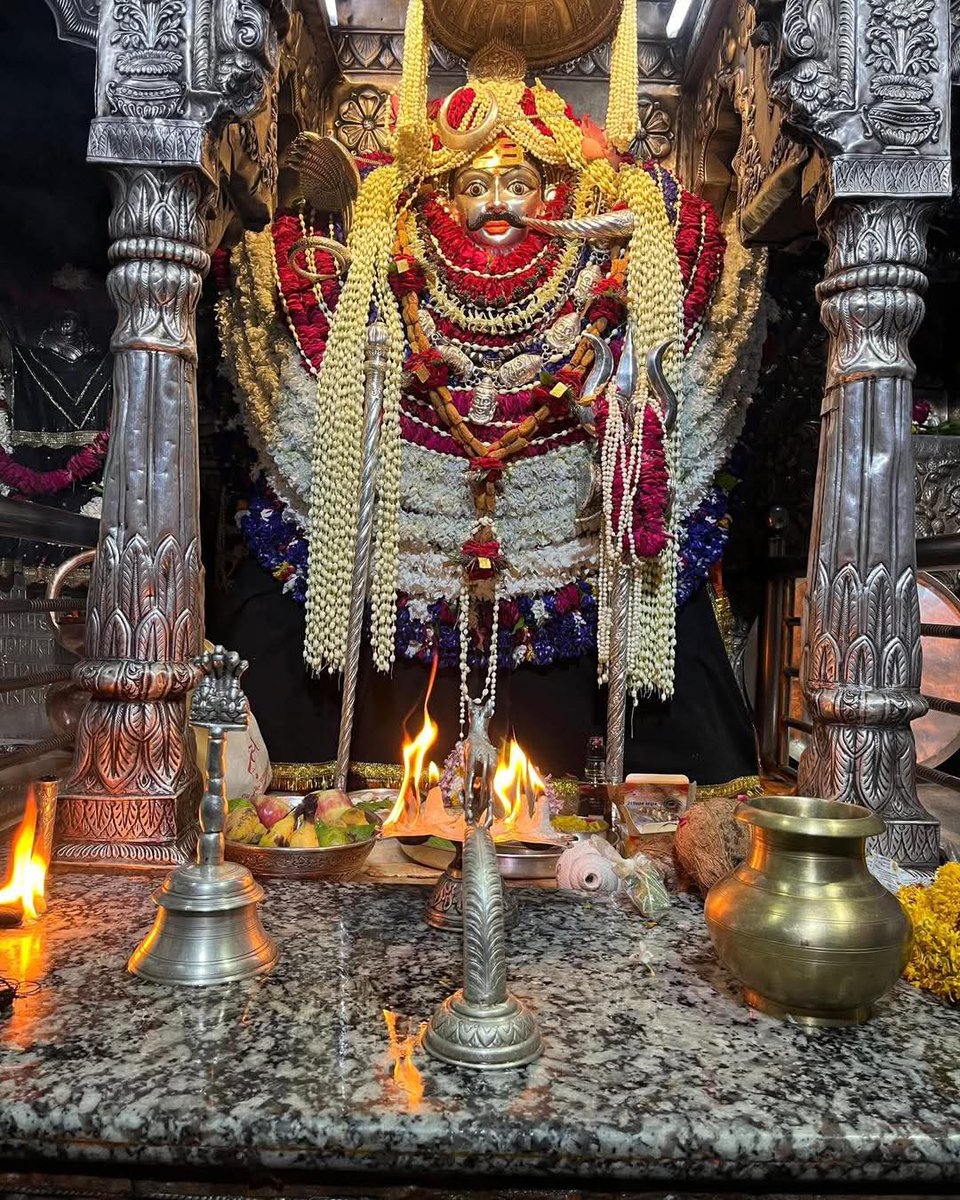 सोमवार विशेष श्रृंगार आरती दर्शन बाबा काल भैरव 🚩🙏🏼
