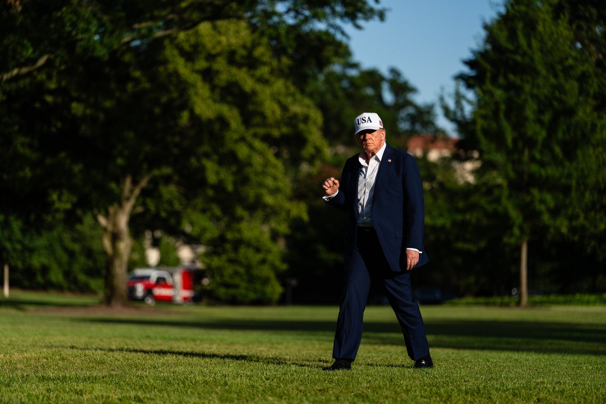Eric Lee (@erjlee) on Twitter photo Tonight, President Donald Trump returned from New Jersey to the White House. For <a href="/nytimes/">The New York Times</a> Tonight, President Donald Trump returned from New Jersey to the White House. For <a href="/nytimes/">The New York Times</a>