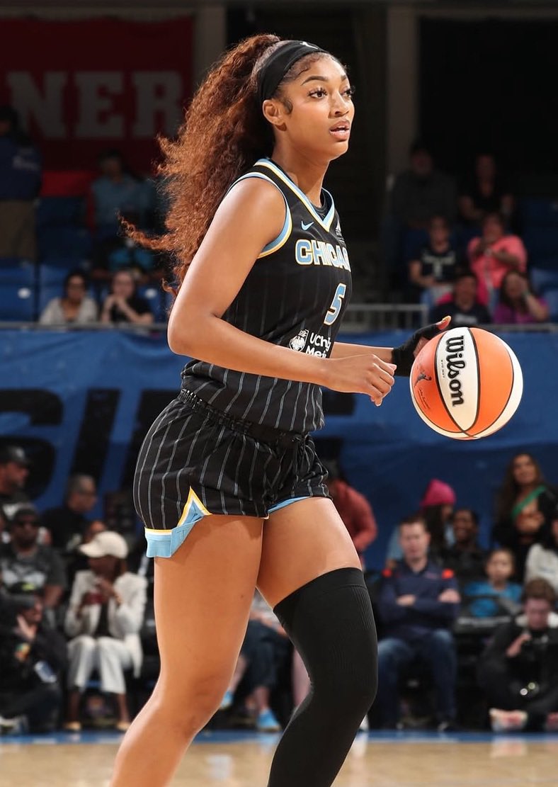 FUN STAT: Angel Reese’s total box score production has risen to 31.5, tying her with Paige Bueckers for fifth league-wide and trailing only Napheesa Collier, A’ja Wilson, Alyssa Thomas, and Breanna Stewart! ✨