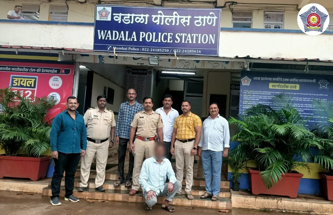 bandranews_com (@bandranews_com) on Twitter photo Absconding Accused in 1993 Case Nabbed After 32 Years
<a href="/WadalaPS/">वडाळा पोलीस ठाणे - Wadala PS Mumbai</a> has arrested an accused from Uttar Pradesh who had failed to appear in court and was declared absconding in a case registered in 1993. Courtesy <a href="/MumbaiPolice/">मुंबई पोलीस - Mumbai Police</a>
#mumbaicasefiles #mumbaipolice Absconding Accused in 1993 Case Nabbed After 32 Years
<a href="/WadalaPS/">वडाळा पोलीस ठाणे - Wadala PS Mumbai</a> has arrested an accused from Uttar Pradesh who had failed to appear in court and was declared absconding in a case registered in 1993. Courtesy <a href="/MumbaiPolice/">मुंबई पोलीस - Mumbai Police</a>
#mumbaicasefiles #mumbaipolice