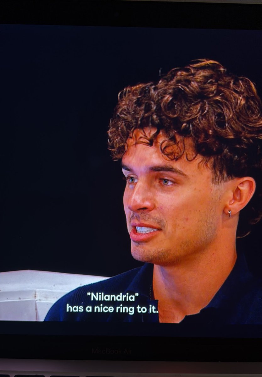 pvrekhs's tweet image. there’s no way he’s not reading off a teleprompter