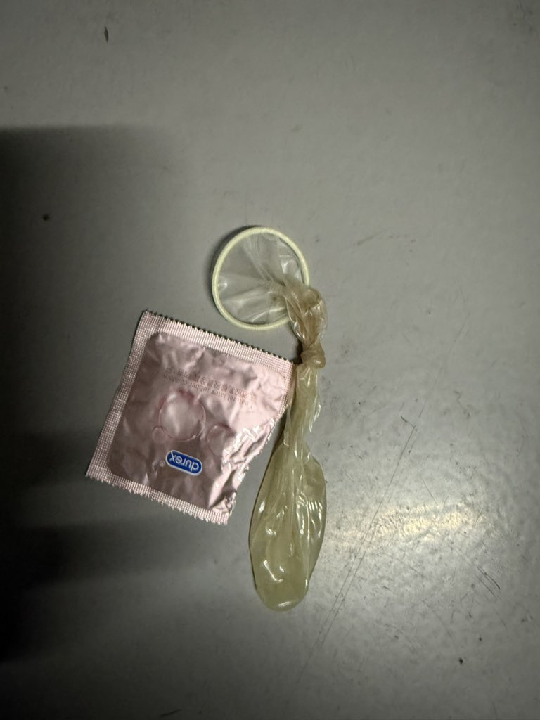 👽