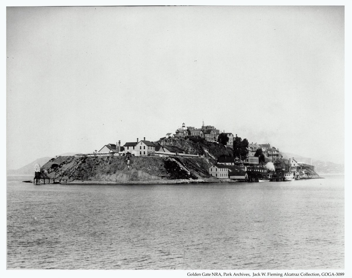 XmxHowes's tweet photo. Read more about it here https://t.co/2RpbUgTf4T

#wallart #AlcatrazPrison #Island #SanFrancisco #California #Prison #Alcatraz #waterview #early1900s https://t.co/82X5GjyCi9