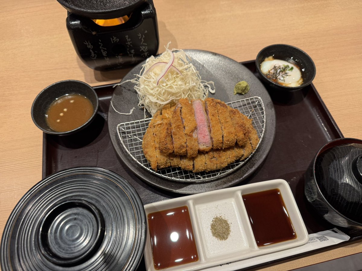 何時間も話し合って何とか仲直りしました😂いい歳してギャン泣きした。

奢りで牛カツ食べさせてもらいました。いつもの倍量のやつ頼んだったw人の金で食べる飯は美味い。